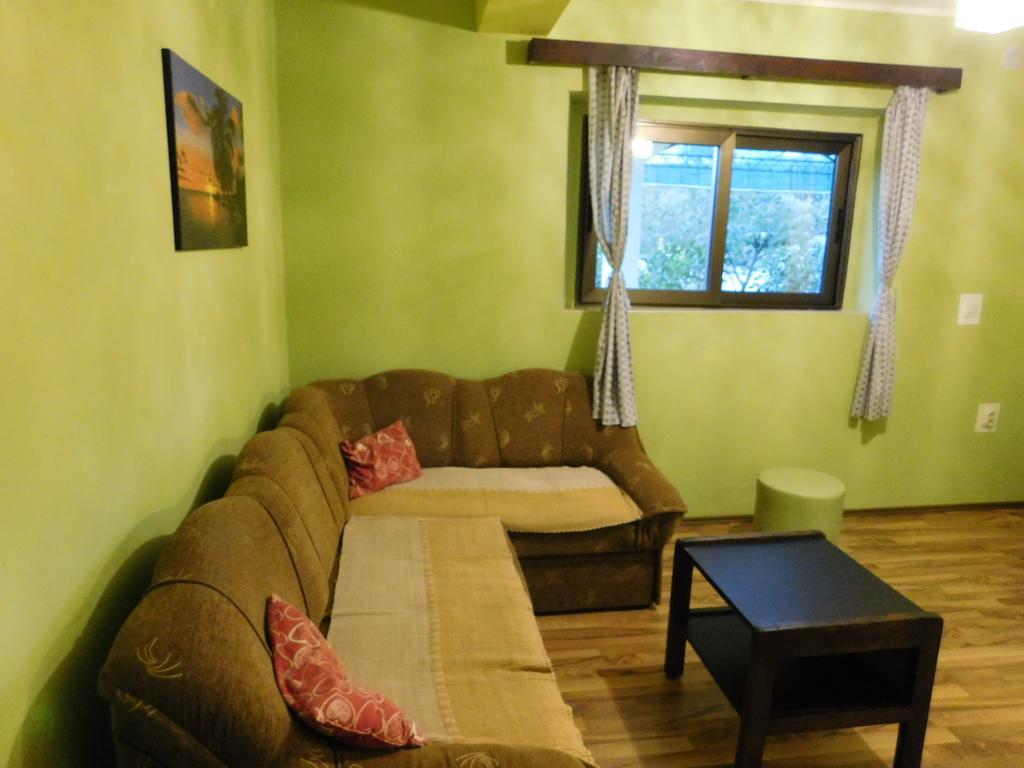 Apartments Leo Janjina エクステリア 写真
