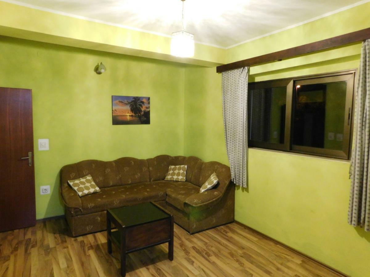 Apartments Leo Janjina エクステリア 写真